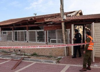 إصابة مباشرة لمبنى بسديروت جراء رشقة صاروخية من غزة