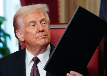 واشنطن تجمد المساعدات الخارجية بشكل شبه كامل بقرار من ترامب