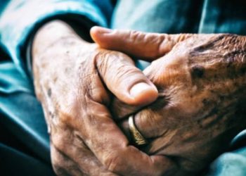 الجزائر.. مفاجأة مدوية في قضية تعذيب فتاة لوالدتها