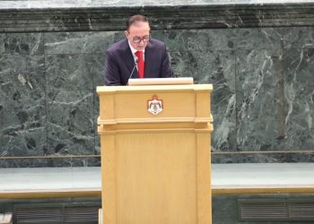 النائب الزعبي يخاطب رئيس الوزراء ” الناس اكلت وجهنا”