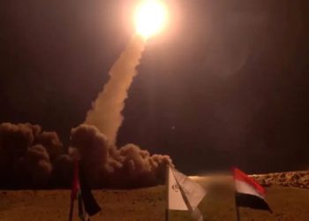 الحوثيون يعلنون استهداف مواقع صهيونية وحاملة طائرات أمريكية