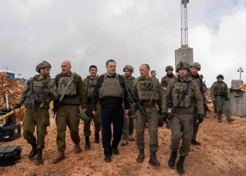 الجيش الإسرائيلي يطوق غزة استعدادا للحرب