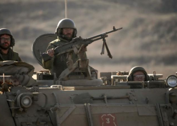 آليات الاحتلال تطلق نيرانها صوب المواطنين ومنازلهم في الزيتون ورفح