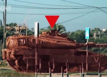 المقاومة تقصف قاعدة عسكرية إسرائيلية في بئر السبع وتفجر دبابة في خان يونس