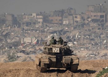 إسرائيل تستعد لاستئناف الحرب قريبا وقواتها تنتشر حول قطاع غزة