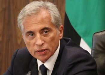 الرئيس لا يريد أن يهدم ما بناه مع الشارع بطرفة عين بسبب “كم وزير”