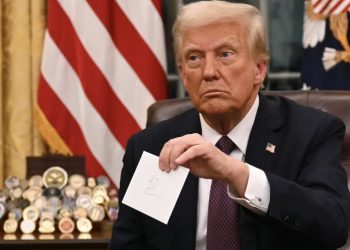 الرئيس الأميركي ترامب قرر بيع أوكرانيا و وقف المساعدات العسكرية