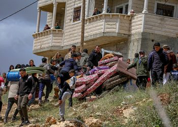 الاحتلال يهجر الآلاف الفلسطينيين في الضفة الغربية وسط تصاعد اعتداءات المستوطنين