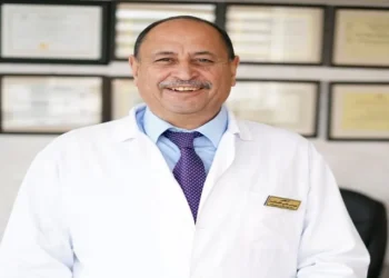 نقيب الأطباء يرفض تطبيق نظام البصمة في وزارة الصحة