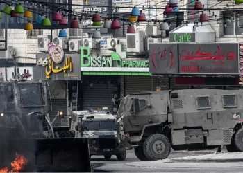 الاحتلال ينصب بوابة حديدية على مدخل جنين.. واعتقالات واسعة بالضفة