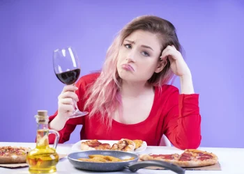 الإفراط في تناول اللحوم الحمراء يهدّد صحتكِ… إليكِ أضرارها الخطيرة!