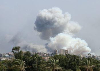 الاحتلال يقصف بلدة الناقورة جنوبي لبنان مستهدفًا منزلًا ومركزًا صحيًا