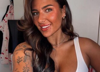 القبض على ضابطة سجن في علاقة سرية مع نزيل