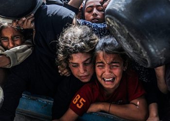 مجزرة في مستشفى ناصر وهجمات مكثفة على النازحين