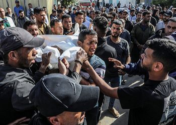 أكثر من 60 شهيدا منذ فجر السبت مع تصاعد القصف الإسرائيلي