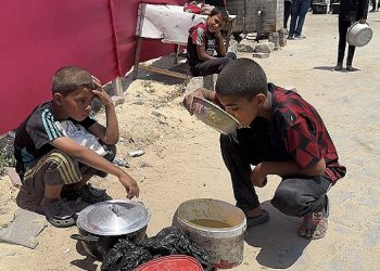 أكثر من 70 شهيدا الجمعة واعتراض قذيفة في منطقة “غلاف غزة”