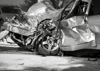 سيارات أمريكية مضروبة تباع للمواطنين كأنها حديثة في المنطقة الحرة..صورر