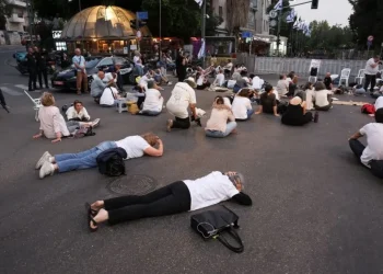 الحوثيون يستهدفون مطار بن غوريون بصاروخ باليستي