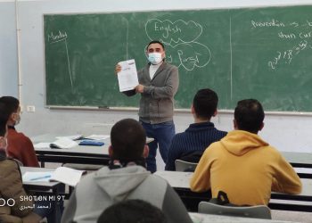 حذف مواضيع من مادة اللغة الإنجليزية للصف الحادي عشر