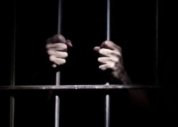 الحكم على رئيس وزراء عربي بالسجن 34 عامًا