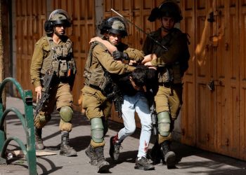 جيش الاحتلال يشن حملة اعتقالات ومداهمات في الضفة