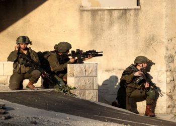 الاحتلال يعتدي على جريح ويستدعي مقدسيًا أحبط تهريب “قربان” للأقصى