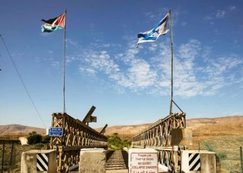 “إسرائيل” تحذر المستوطنين من العودة عبر الأردن