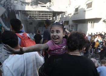 60 شهيدًا ومئات الجرحى بنيران الاحتلال في مجزرة دموية جنوب غزة