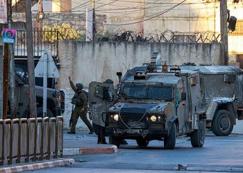 الضفة.. هجمات للمستوطنين وقوات الاحتلال تنفذ مداهمات في كفر مالك