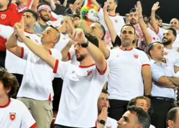 ما الذي أزعج ولي العهد خلال مباراة المنتخب في عُمان؟