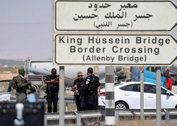 الاحتلال يسحب قواته من غزة ويعزز الحدود الشرقية مع الأردن