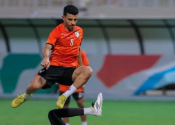 المنتخب العُماني يرفع جاهزيته ويحفز جماهيره بالسيارات والهواتف قبل مواجهة النشامي