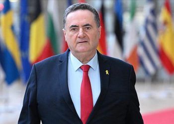 وزير دفاع إسرائيل.. إذا استمر خامنئي بإطلاق الصواريخ فسنحرق طهران