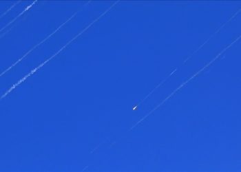 إصابة 5 إسرائيليين إثر هجمة صاروخية إيرانية جديدة