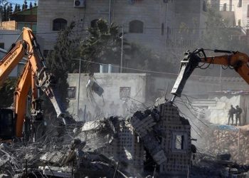 الضفة.. الجيش الإسرائيلي يخطر بهدم 30 محلا تجاريا في الخليل