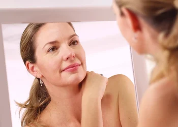 عادات يومية بسيطة تقيك من خرف الشيخوخة.. طبقها اليوم!