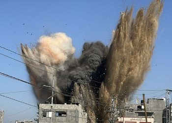 56 شهيدا منذ فجر السبت و غارات متواصلة تطال أنحاء قطاع غزة