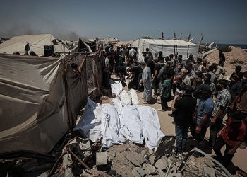 الاحتلال بقصف خيام النازحين والمستشفيات ومنتظري المساعدات