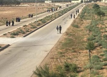 طلاب “ال البيت” يصرخون.. الباصات مفقودة والمشي في الجحيم !