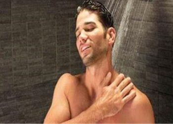 أضرار الاستحمام بالماء الساخن على الجلد والصحة