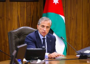 دولة الرئيس يرفض التمديد لموظفين كبار يدعمهما مسؤول رقابي..!!