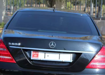 من سيشتري لوحة سيارة رئيس الوزراء جعفر حسان التي تحمل الرقم والترميز (1-1) ؟