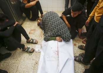 استشهاد 9 مواطنين في قصف إسرائيلي استهدف خيام النازحين وسط وجنوب غزة