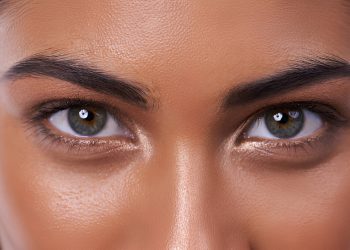 جريمة مروعة.. زوج يقتلع عيني زوجته بحثاً عن كنز!