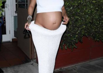 ريهانا بإطلالة حمل غير عادية من Alaïa