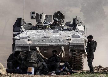 “القسام” تعلن استهداف ناقلة جند وسط قطاع غزة