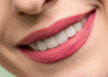 متى يجب تنظيف الأسنان في الصباح.. قبل أم بعد الإفطار؟