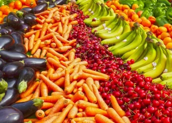 8 أطعمة تمنحك شعرا صحيا وبشرة متوهجة وأظافر قوية