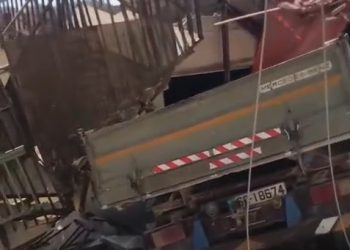 قلاب يفقد السيطرة ويقتحم مسجدا في الزرقاء