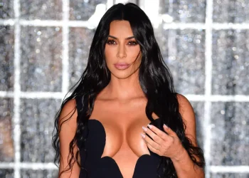 هدايا فاخرة من كيم كارداشيان لأطفالها بعد فقدان أسنانهم